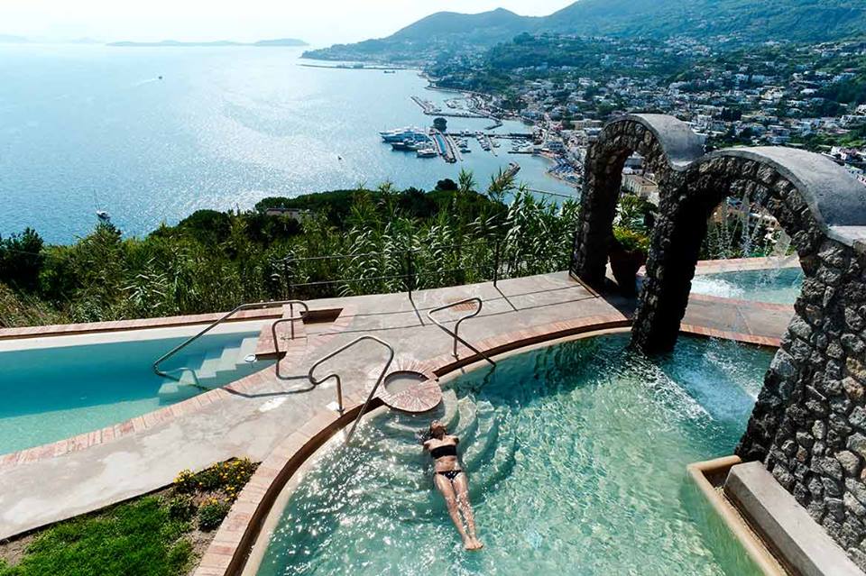 infinity pool San Montano Resort Ischia