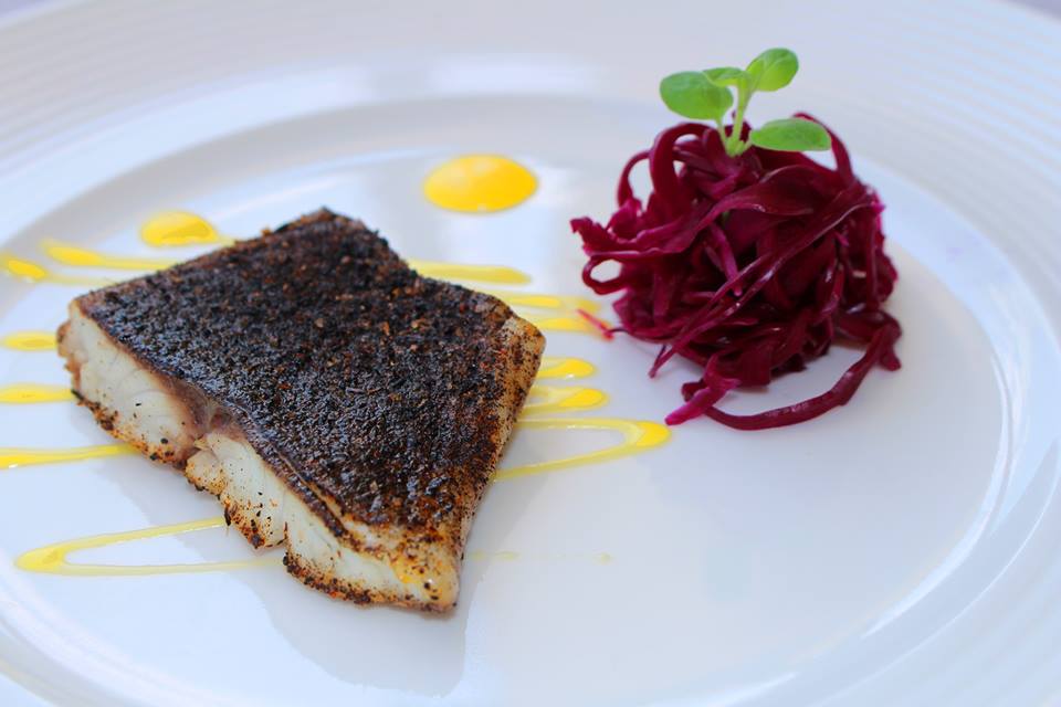 Croaker to brace scents, candied lemon sauce and red cabbage