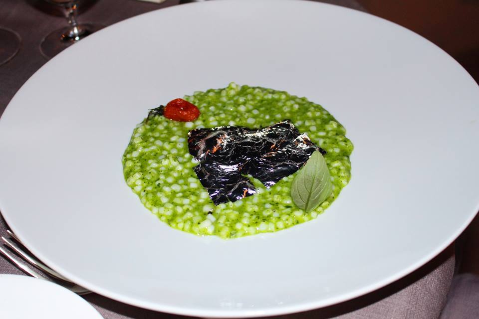Calamari , come se fosse un risotto , con verde di basilico e salsa al nero di seppia leggermente piccante Ristorante Principe Cerami Taormina